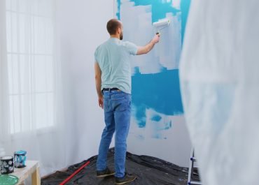 Signs It’s Time to Call in Professional Exterior Painters